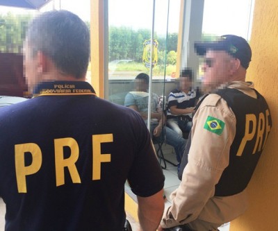 Após perseguição, traficantes abandonam camionete de luxo com mais de 1 tonelada de maconha 