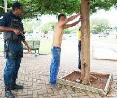 Vítima é assaltada em plena luz do dia na praça Ramez Tebet 