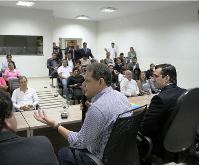 Vereadores acompanham anúncio de novo prédio para tratamento oncológico