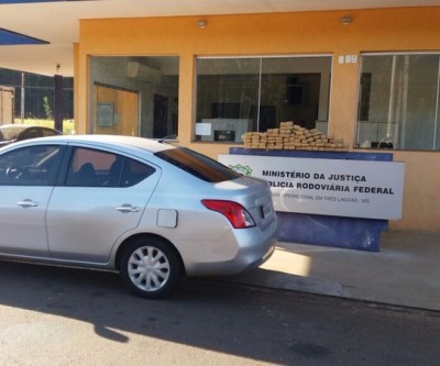 PRF intercepta carro com carregamento de 150 kg de maconha em Três Lagoas 