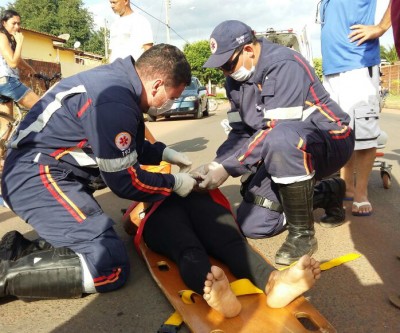 Motorista com suspeitas de embriaguez foge e deixa o carro no local do acidente