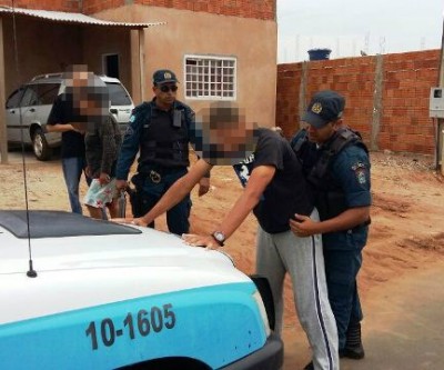  Ao negar dinheiro para drogas, filho quebra móveis de residência.
