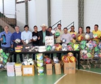 SEJUVEL entrega materiais esportivos a 20 modalidades
