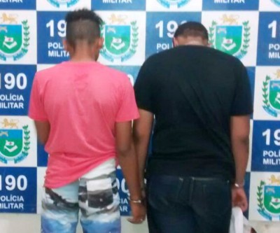 Menores de 15 e 16 anos são flagrados como moto furtada 