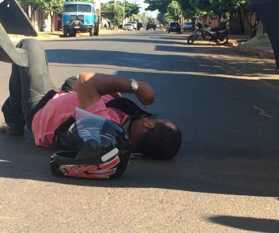 Ciclista causa acidente e não presta socorro a mototaxista 