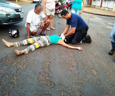 Jovem de 21 anos fica ferida em acidente no bairro Santa Terezinha 
