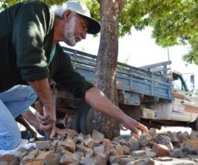Administração recupera calçadas de pedras portuguesas no Centro de Três Lagoas