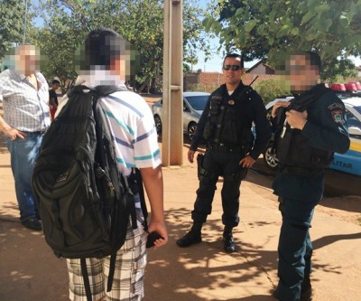 Estudante sofre tentativa de assalto ao deixar escola no Parque São Carlos 