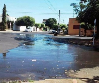 Internauta registra vazamento de água em avenida de Três Lagoas