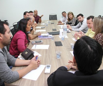 Vereadores apoiam servidores municipais na negociação salarial