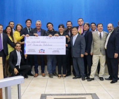 Câmara economiza com diárias e repassa R$ 100 mil para Festa do Folclore