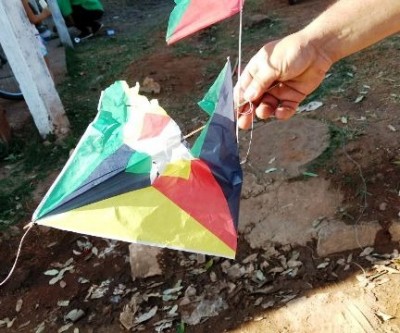 Linha de pipa corta rede elétrica e pouco não mata adolescente no bairro Jupiá 