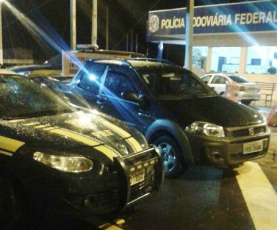 PRF recupera veículo roubado no Km 21 da BR-262