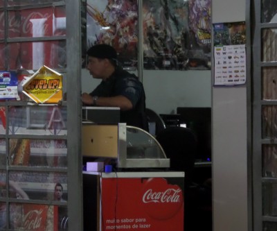 Cliente de loja “surta” e quebra seu próprio computador 