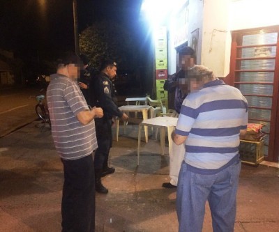 Assaltantes fazem “arrastão” em bar e levam dinheiro e documentos de clientes 