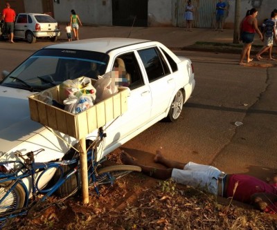 Motorista perde controle de veículo e atropela ciclista no bairro São Carlos
