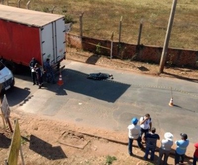 Homem que morreu atropelado por carreta deixou carta para a mãe 
