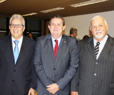 Deputado Eduardo Rocha homenageia advogados em sessão solene na Casa de Leis