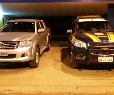 Dirigindo caminhonete de luxo roubada, soldador é preso pela PRF 