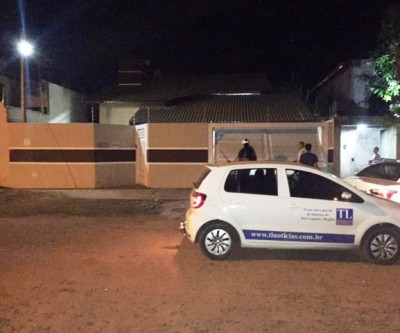 Vizinhos impedem furto; TV foi abandonada no meio da rua