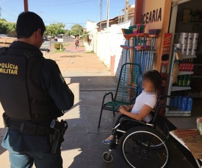 Cadeirante é assaltada enquanto trabalhava na mercearia do pai 
