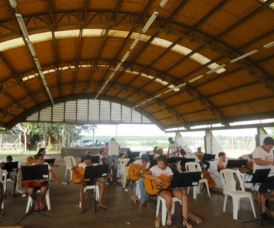 Projeto “Musicando Talentos” é oferecido gratuitamente na quadra do Jupiá 