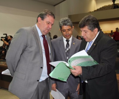 Atletas de Três Lagoas recebem Moção de Congratulação