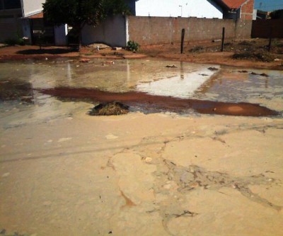 Leitor denuncia vazamento de água no bairro Jardim das Paineiras 