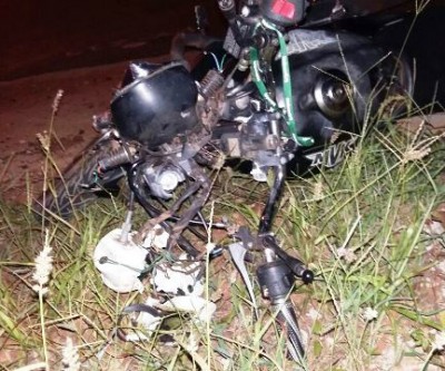 Após acidente, moto é abandonada na Rua Maria G. Esteves 