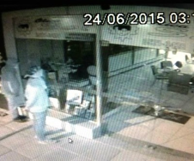 Vídeo mostra o momento em que bandidos invadiram relojoaria no Centro de Três Lagoas 
