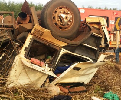 Motorista de carreta morre esmagado ao sofrer acidente na BR-158