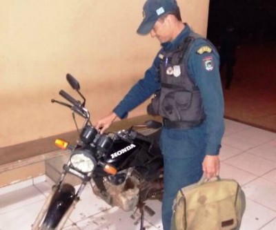 Estudante faz “gracinha” na frente da polícia e leva a pior na noite desta quarta-feira 