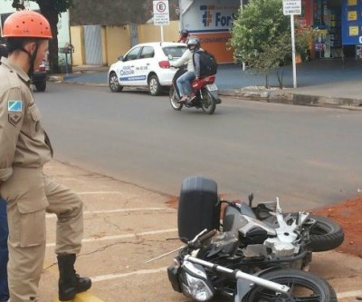 Corpo de Bombeiros atende ocorrência de acidente no centro‏
