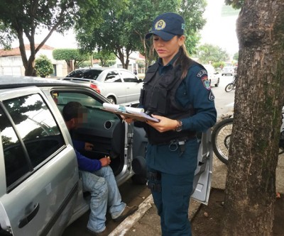 Jovem de Lins tem carro apreendido após denúncia de embriagues ao volante 