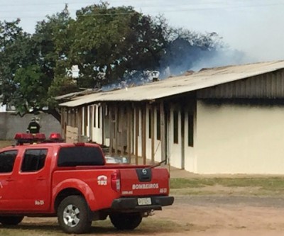 Bombeiros apagam incêndio em alojamento às margens da BR-158 em Três Lagoas 