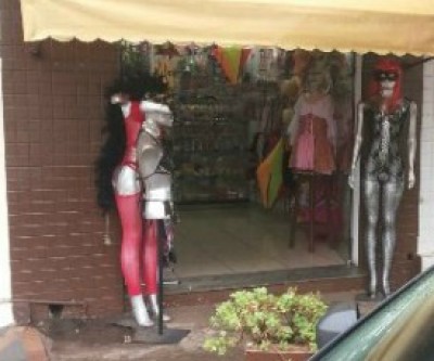 Fantasias sexuais são levadas de loja de sex shop de Três Lagoas 
