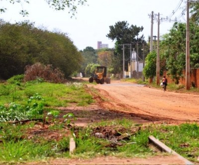 Prefeitura de Três Lagoas inicia limpeza do traçado da antiga linha férrea que dará lugar a avenida