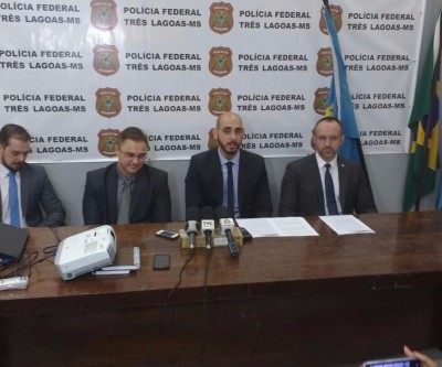 Cinco funcionários da prefeitura e donos de oficinas foram levados para a sede da Polícia Federal 