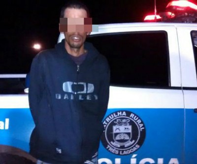 Patrulha Rural apreende suspeito de tráfico transportando 65 tabletes de maconha