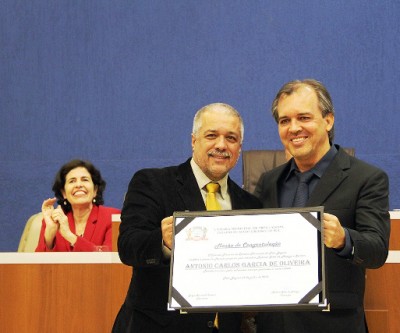 Defensores da causa animal são homenageados em sessão solene