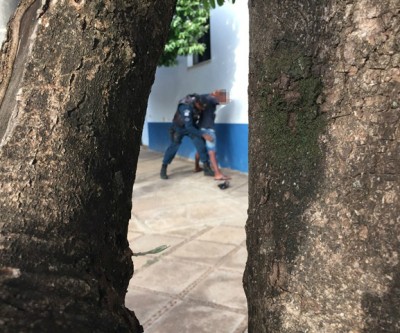 Jovem acusado de mostrar órgão genital na frente de hospital foi detido 