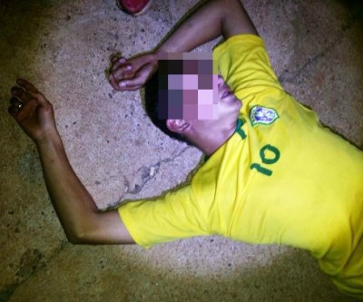 Mais de 20 pessoas espancam jovem que soltou 
