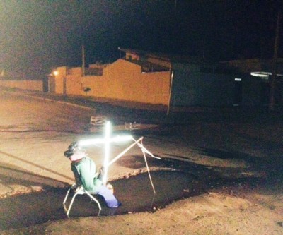 Buraco na Rua Manoel Jorge vira piada e serve de gozação para a administração municipal 