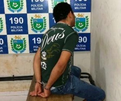 Marido fica irritado ao ser chamado em bar pela mulher 