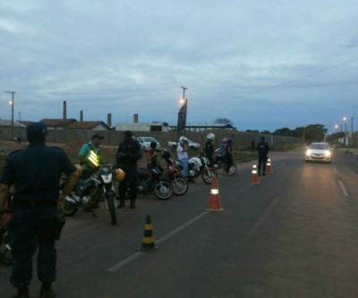 Blitz que visa abordar motociclista é feita pela PM 