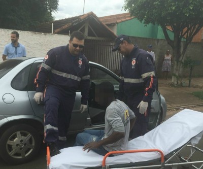 Haitiano não respeita sinalização e provoca acidente no Vila Nova 