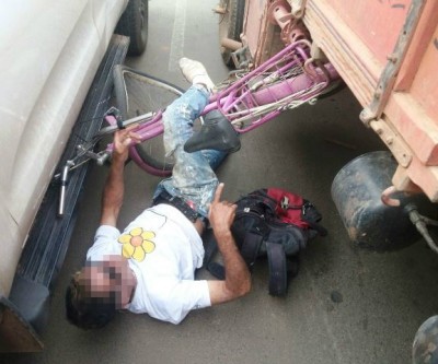 Após acidente, ciclista é prensado entre camionete e caminhão 