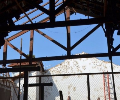 Parte do telhado do Almoxarifado Municipal de Três Lagoas cede e causa prejuízos