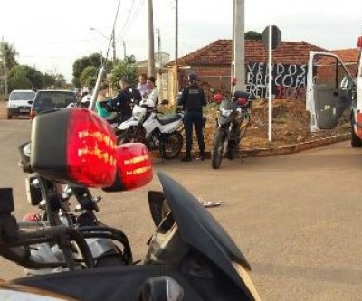 Ciclista que se envolveu em acidente sofre possível fratura no pulso 