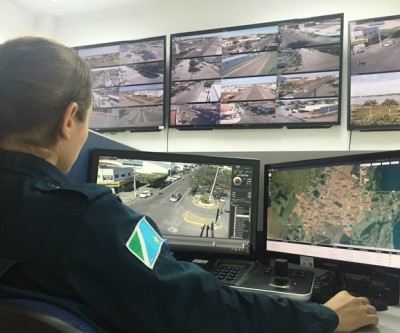 Assista como é feito o monitoramento das câmeras da Polícia Militar 